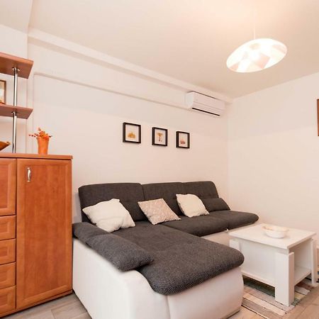 Appartamento Apartman Lux Daruvar Esterno foto