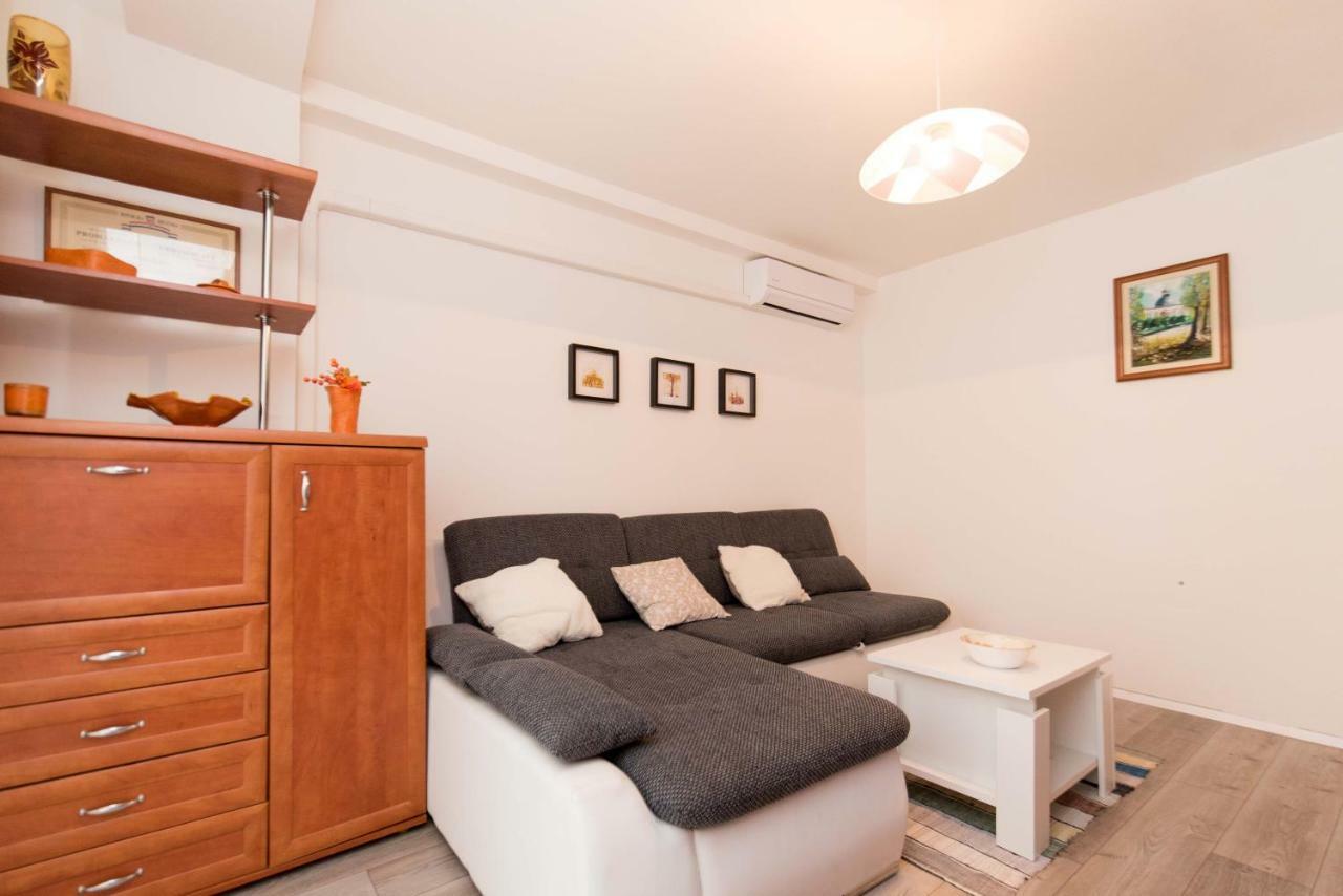 Appartamento Apartman Lux Daruvar Esterno foto